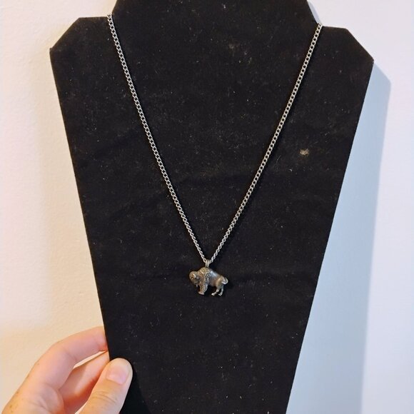 18 inch Avon Buffalo necklace - Picture 1 of 5